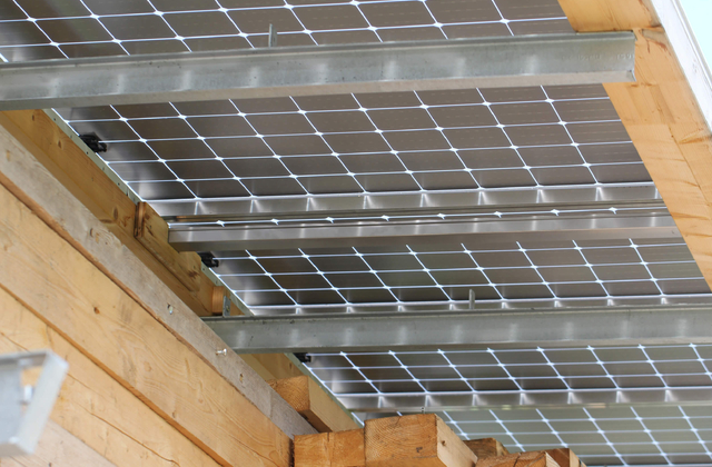 Rayonnages à crémaillère avec toit solaire Tobler AG